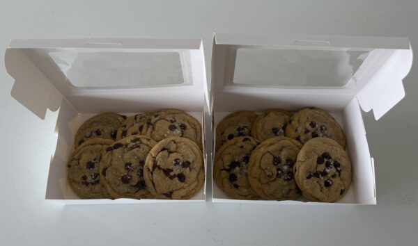 Brown butter chocolate chip cookies • Dozen